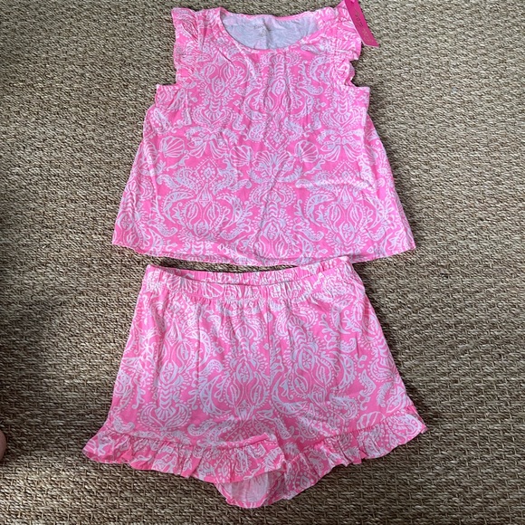 Lilly Pulitzer Dresses & Skirts - Lilly Pulitzer girls size XL top and bottom set